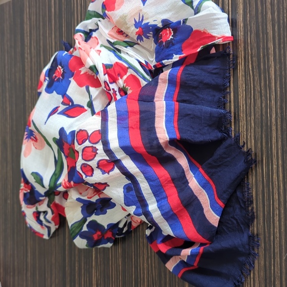 Bundle of three light scarves - Picture 8 of 10